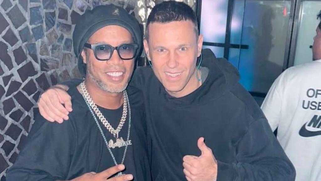 Ronaldinho dins de la festa a Shôko