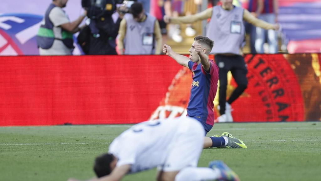 Fermín López celebra el pitio final de Hernández Hernández en el clásico