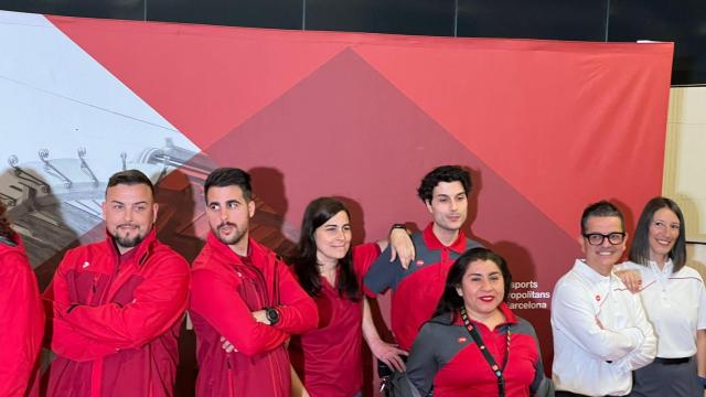 Los trabajadores de metro de Barcelona estrenan nuevo uniforme