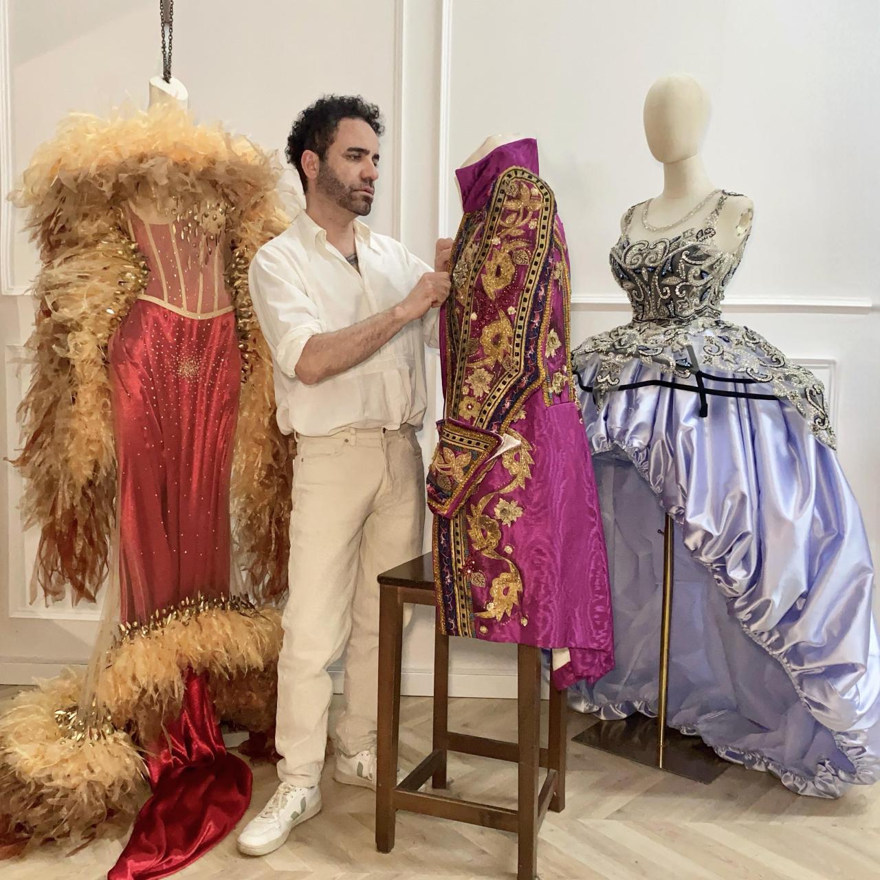 Gustavo Tarí en su taller de Barcelona