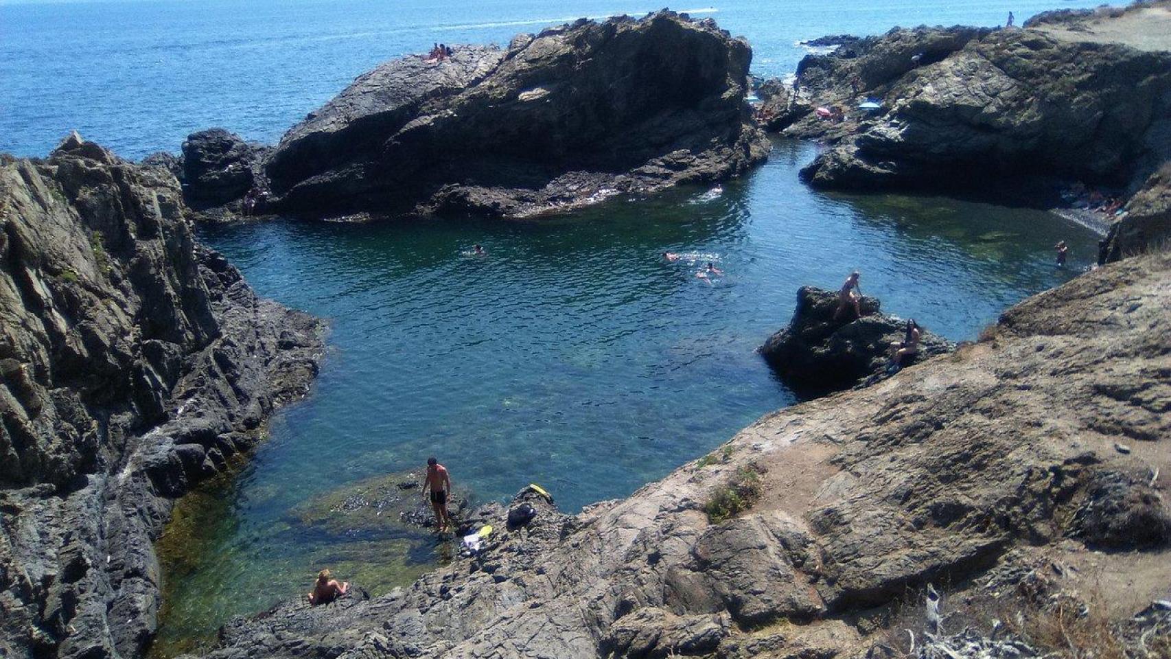 Así es la piscina natural más tranquila de la Costa Brava: un espacio protegido declarado paisaje pintoresco