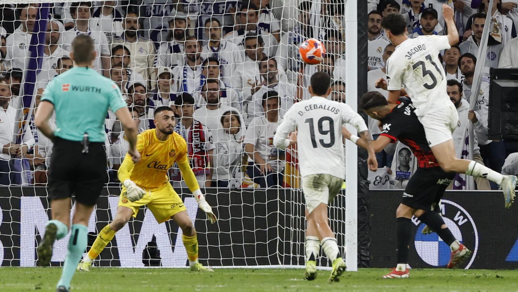 Jacobo Ramón marca el gol de la victoria del Real Madrid contra el Mallorca