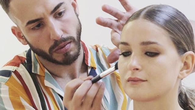 Maquillador y modelo