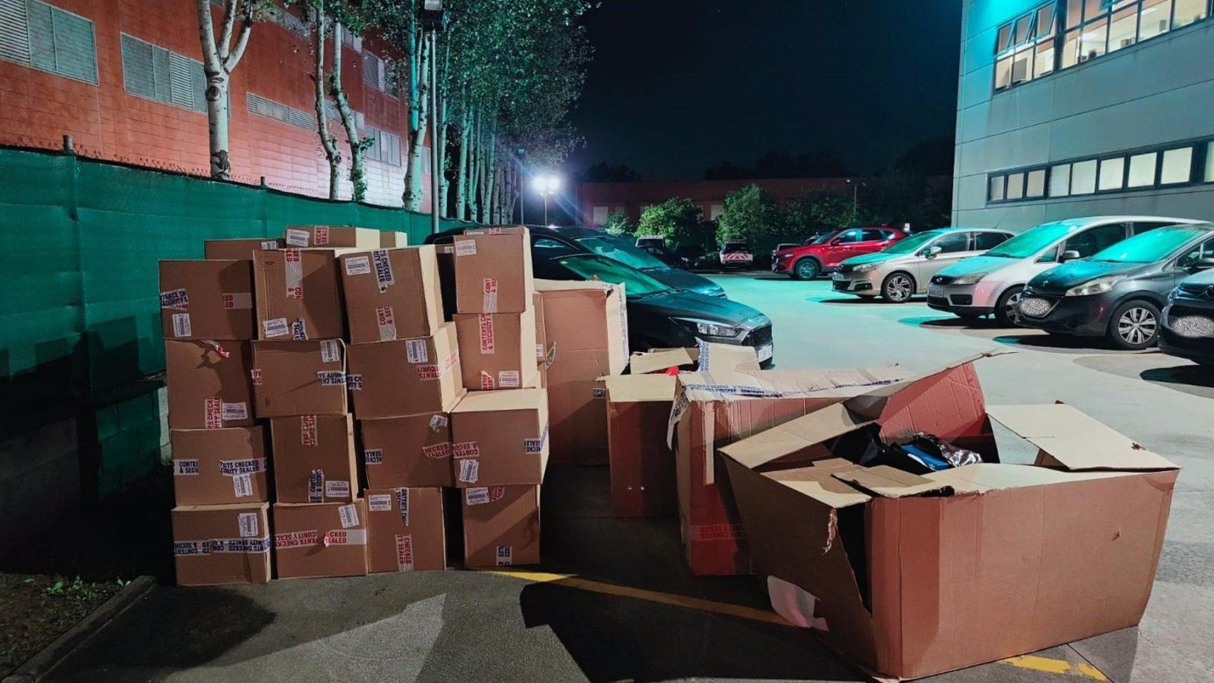 63 Cajas Con Zapatillas Y Ropa Deportiva Robada Del Camión