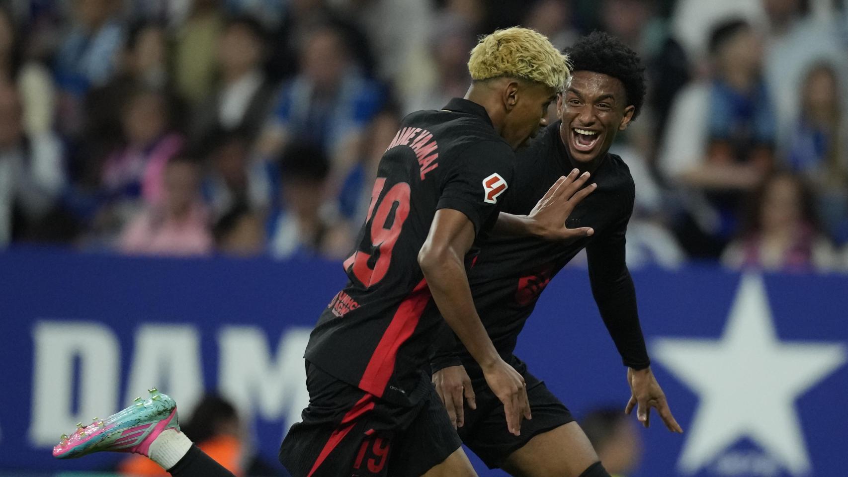 Lamine Yamal celebra su golazo contra el Espanyol en el derbi catalán