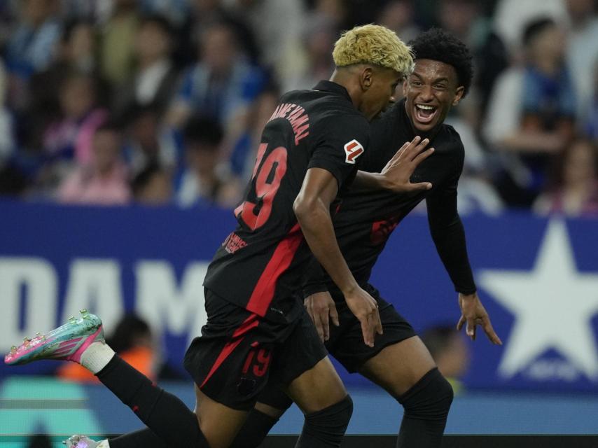 Lamine Yamal celebra su golazo contra el Espanyol en el derbi catalán