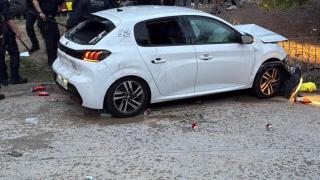 El coche tras el atropello múltiple en Cornellà