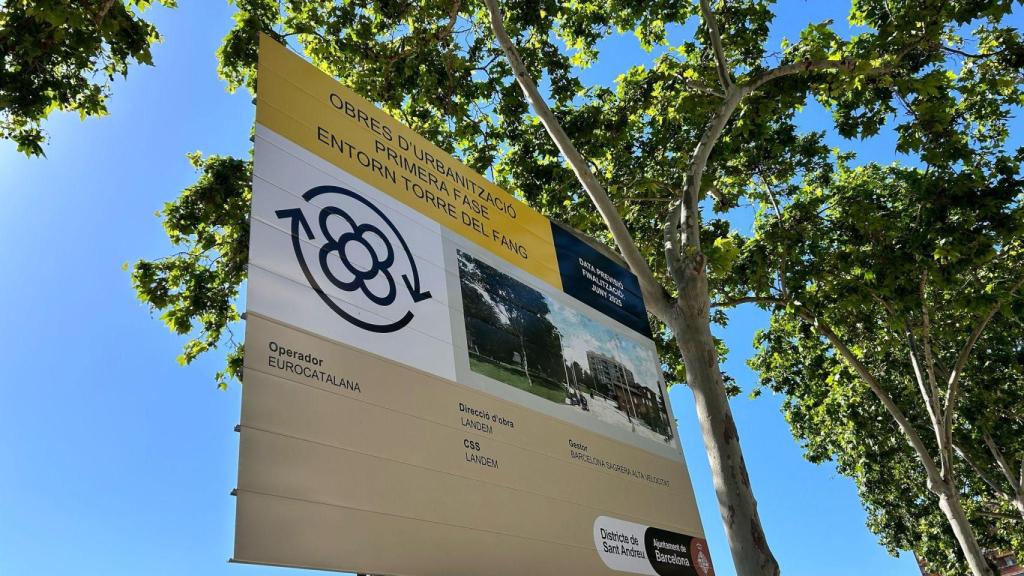 Cartell de les obres de reurbanització dels voltants de la Torre del Fang