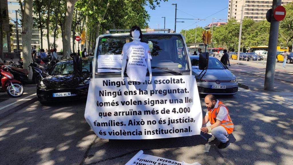 Los VTC salen a las calles de Barcelona para protestar contra la nueva ley del sector.
