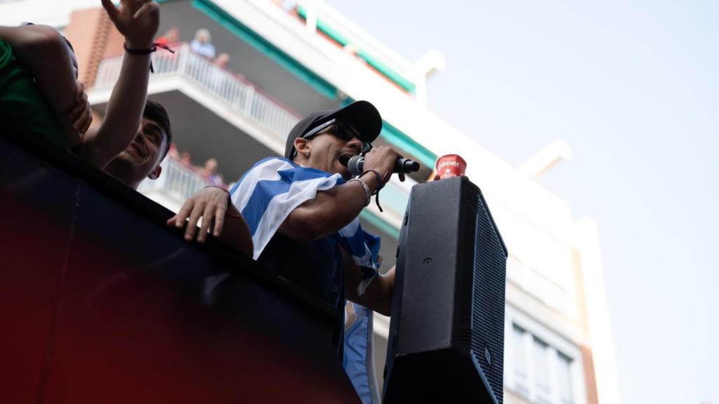 Ronald Araujo toma la palabra en la rúa del Barça campeón de Liga