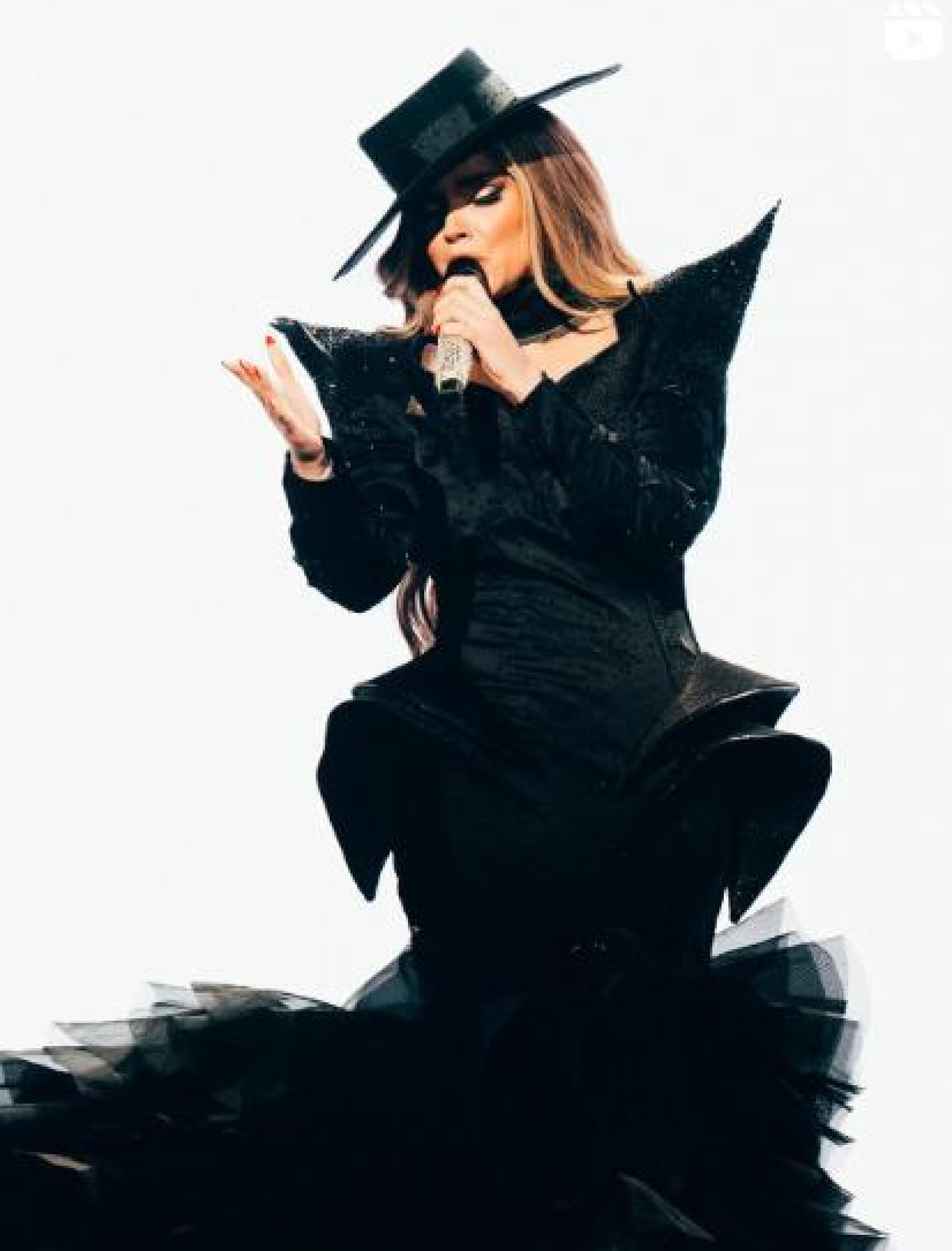 Melody en la actuación de la semifinal de Eurovisión 2025