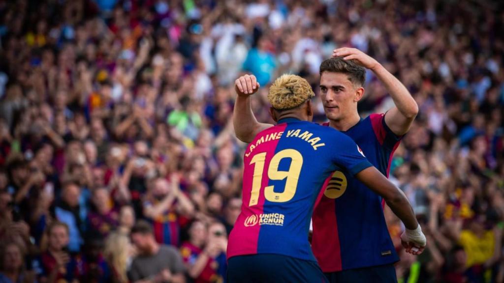 Lamine Yamal y Gavi celebran un gol del Barça contra el Villarreal