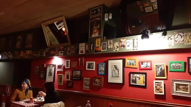Interior del restaurante Bar La Plata, en el Gòtic