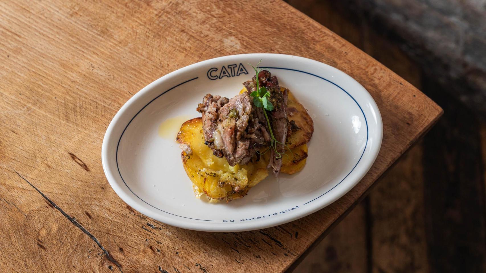 Asado de cordero a baja temperatura con patatas al horno de Catacroquet