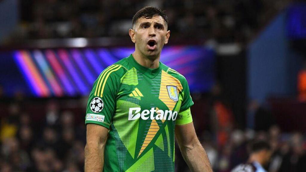 Dibu Martínez, con el Aston Villa