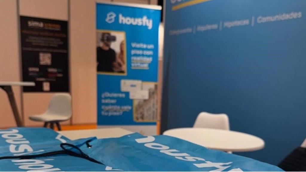 Interior de luna oficina de Housfy