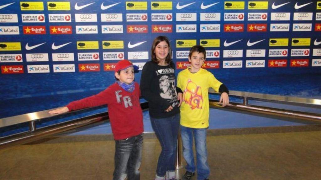 Joan García (en la derecha) de pequeño, en las instalaciones del Barça
