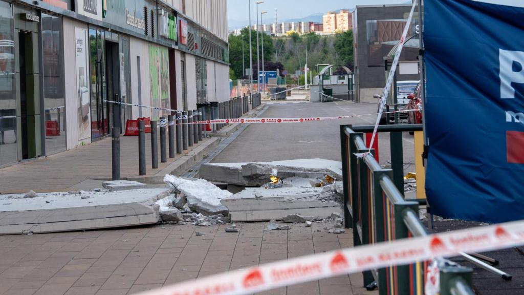 Muere una persona por el desprendimiento de una fachada en el centro comercial Via Sabadell