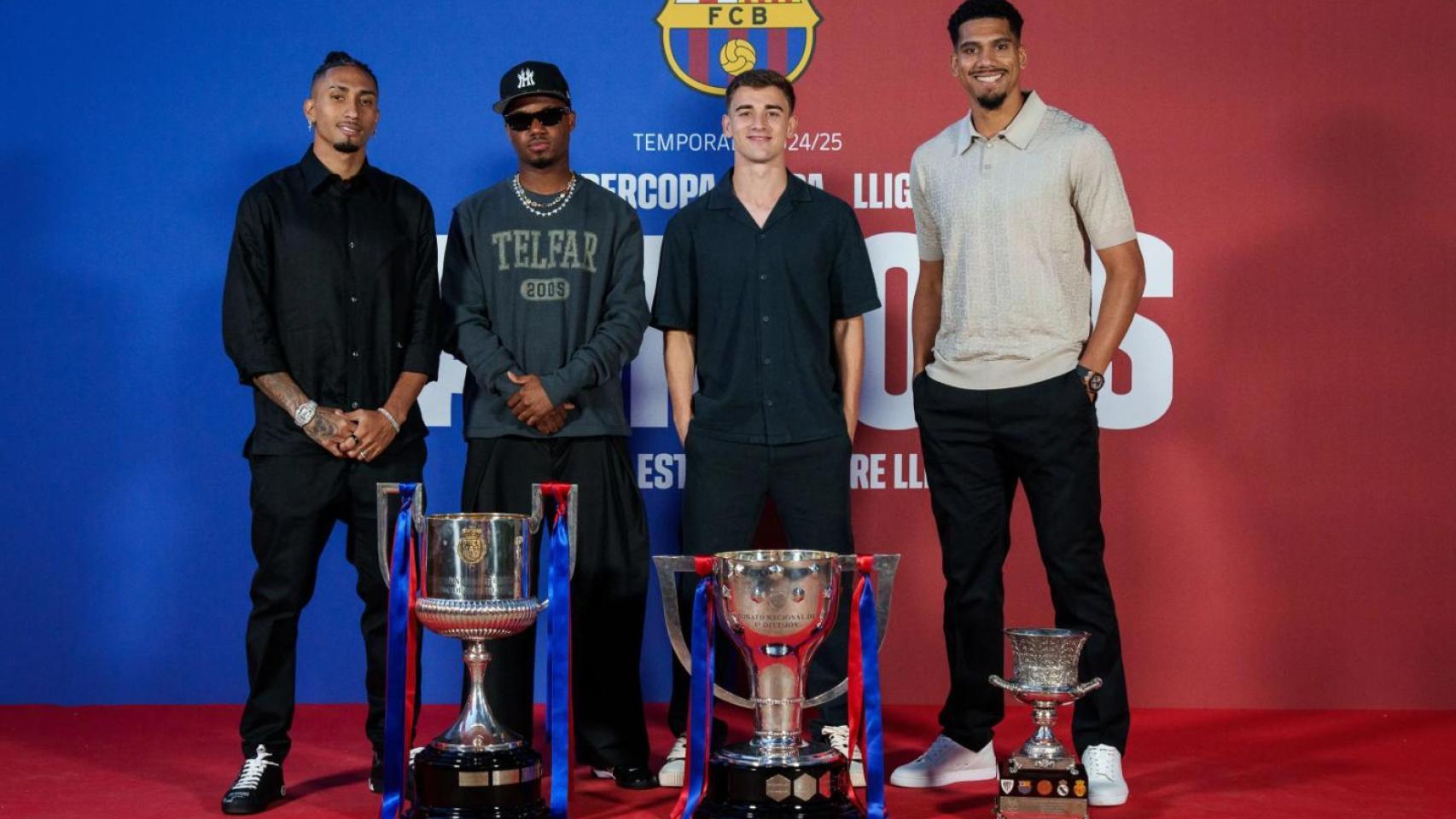 Raphinha, Ansu Fati, Gavi y Ronald Araujo, en la cena de celebración del Barça