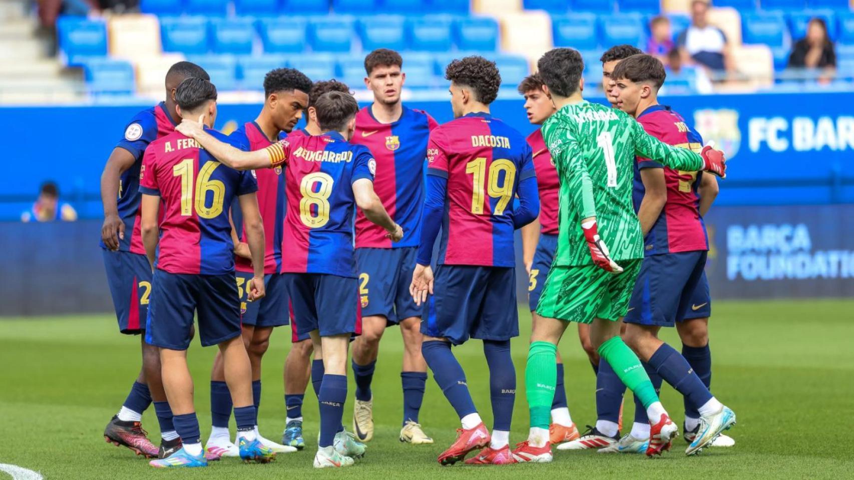 Los jugadores del Barça B hacen piña en la derrota contra el Amorebieta