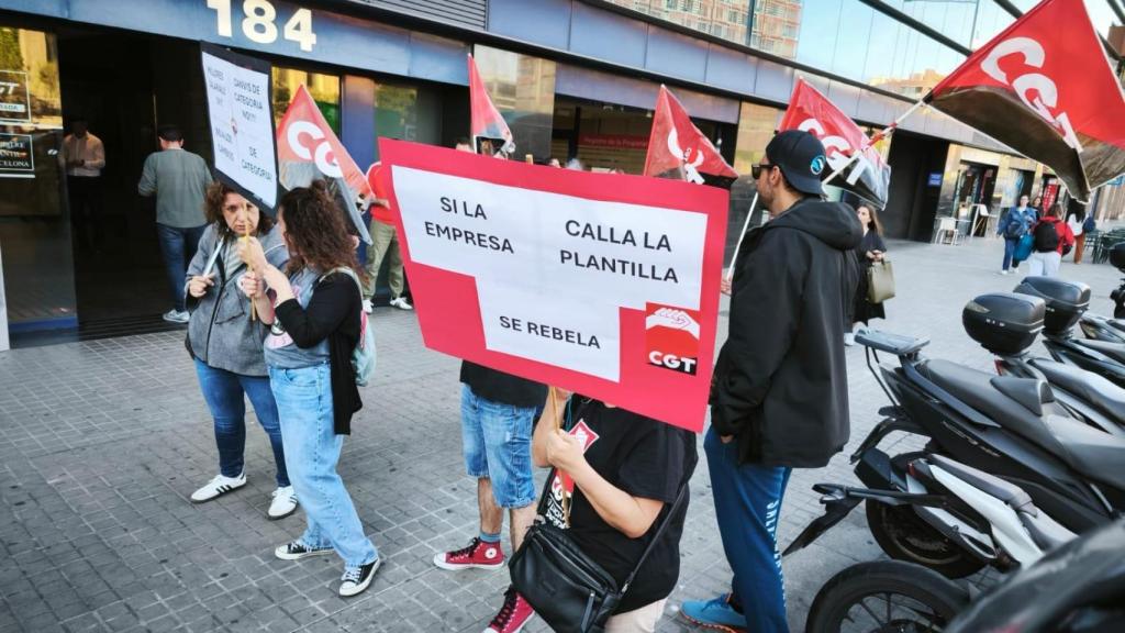 Mannifestación de los trabajadores de teleasistencia de ASISPA - SUARA
