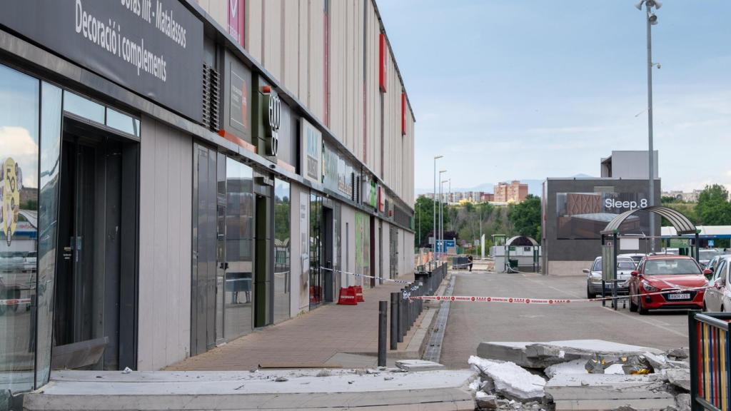 La losa de hormigón caída de la fachada