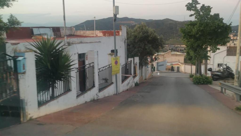 Un carrer de Torre Baró afectat per l'eliminació d'aparcament