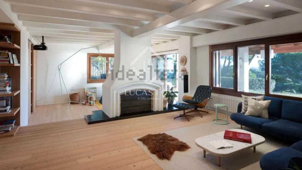 Salón de un chalet en venta en Cabrera de Mar