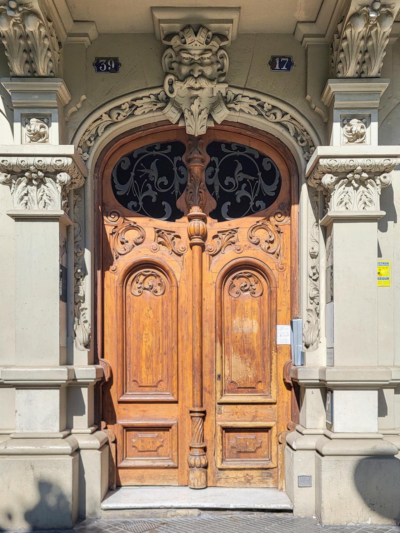 Porta de la Casa Josep Padró