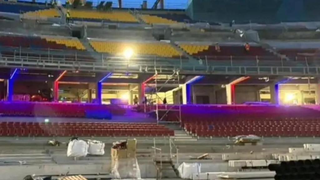 Los tonos azules y rojos en la iluminación del Camp Nou