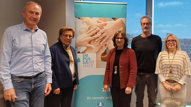 La vicepresidenta y directora de AEBALL, Mª Rosa Fiol, junto a representantes de Sant Just Impulsa