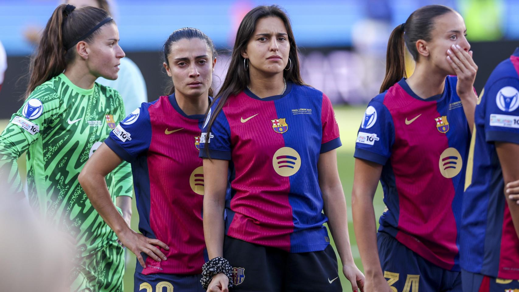 Kika Nazareth, Gemma Font y las jugadoras del Barça Femenino lloran tras perder la final de la Champions