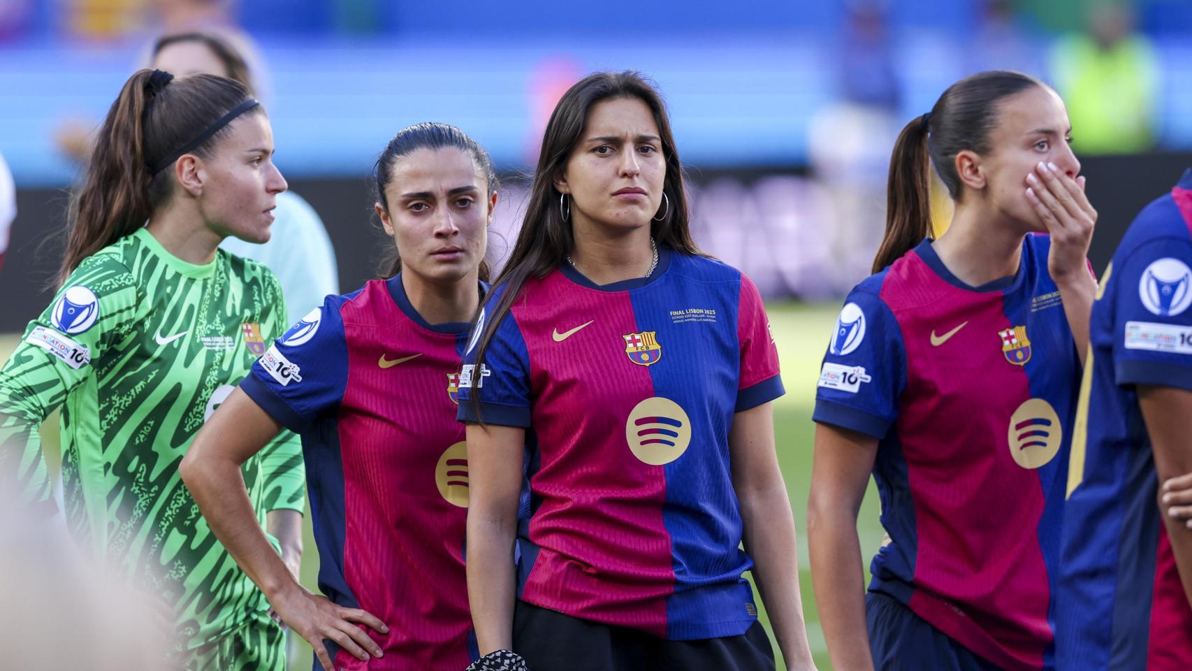 Kika Nazareth, Gemma Font y las jugadoras del Barça Femenino lloran tras perder la final de la Champions