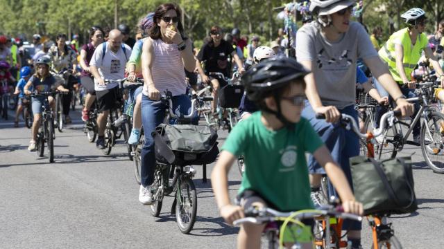 Más de mil ciclistas llenan Sant Andreu