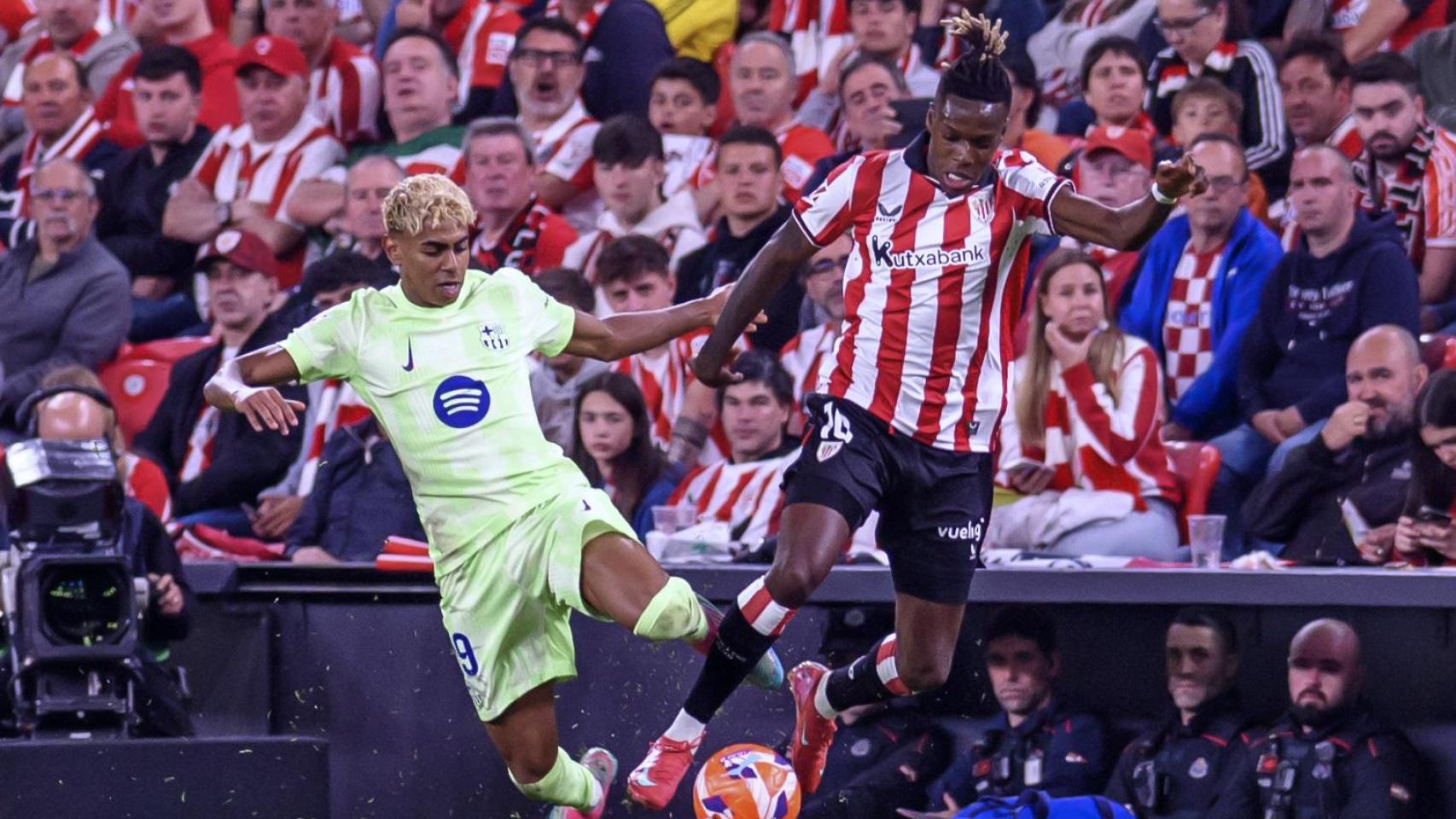 Lamine Yamal y Nico Williams, durante el Athletic Club-Barça de Liga en San Mamés