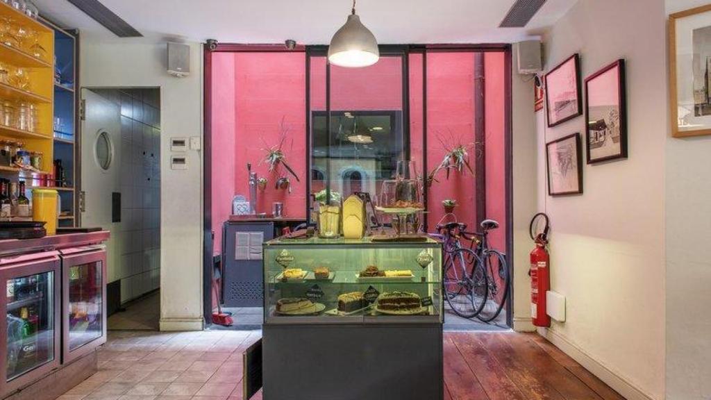 Vitrina de la cafeteria Federal del barri de Sant Antoni