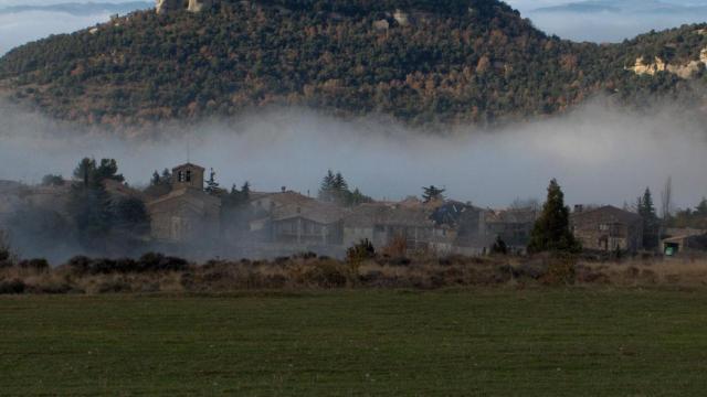 Este es el destino a una hora de Barcelona ideal para desconectar entre acantilados y casas de época