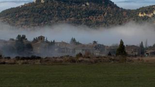 Este es el destino a una hora de Barcelona ideal para desconectar entre acantilados y casas de época