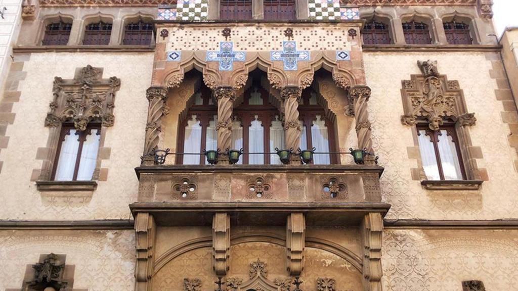 Fachada de la Casa Coll i Regàs