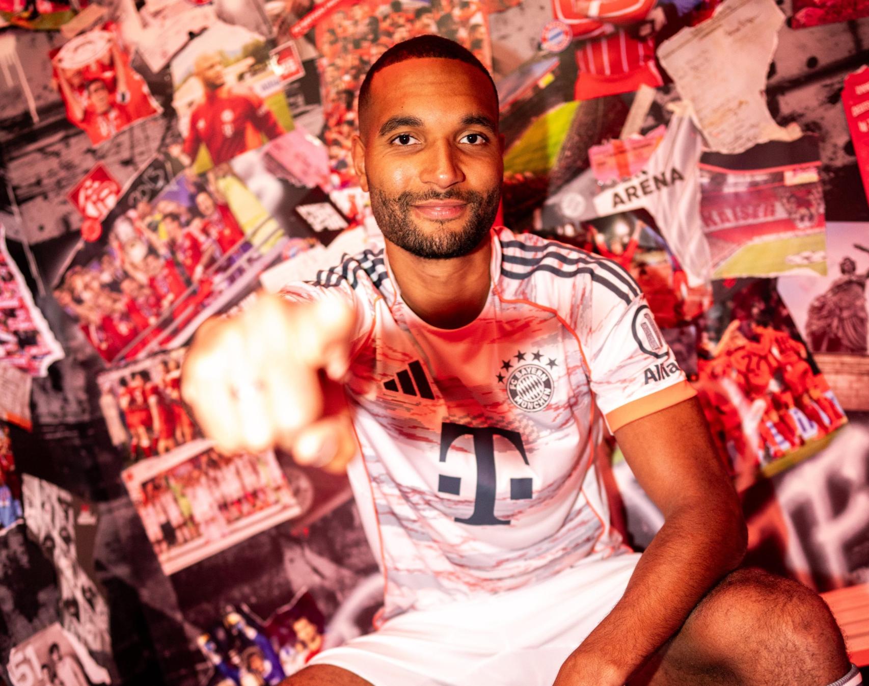 Jonathan Tah posa por primera vez con la camiseta del Bayern