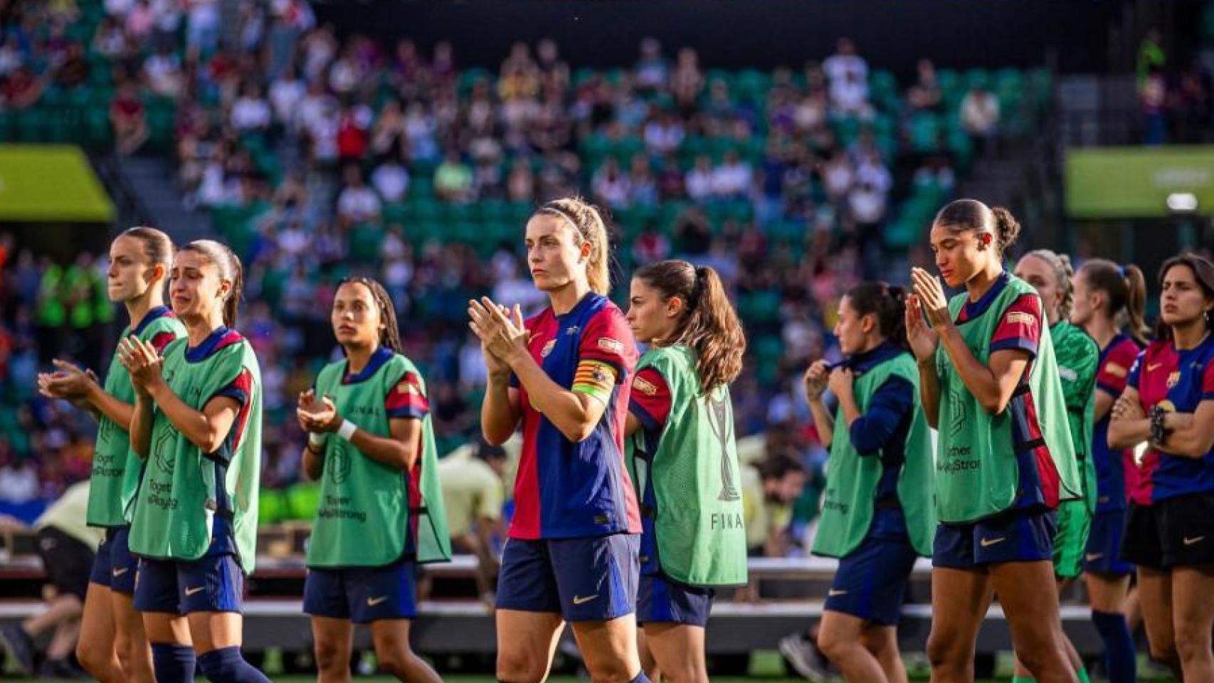 Las jugadoras del Barça Femenino agradecen el apoyo de la afición culé en Lisboa, tras caer en la final de la Champions League