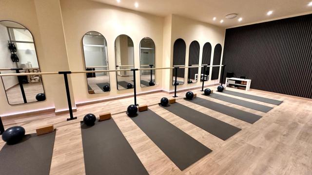 Interior de Movana Studio, el nuevo centro de yoga, barre y pilates de Sant Adrià