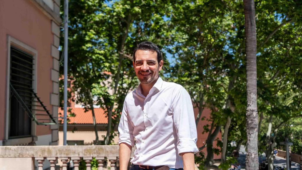 Manu Reyes durante la entrevista con Metrópoli