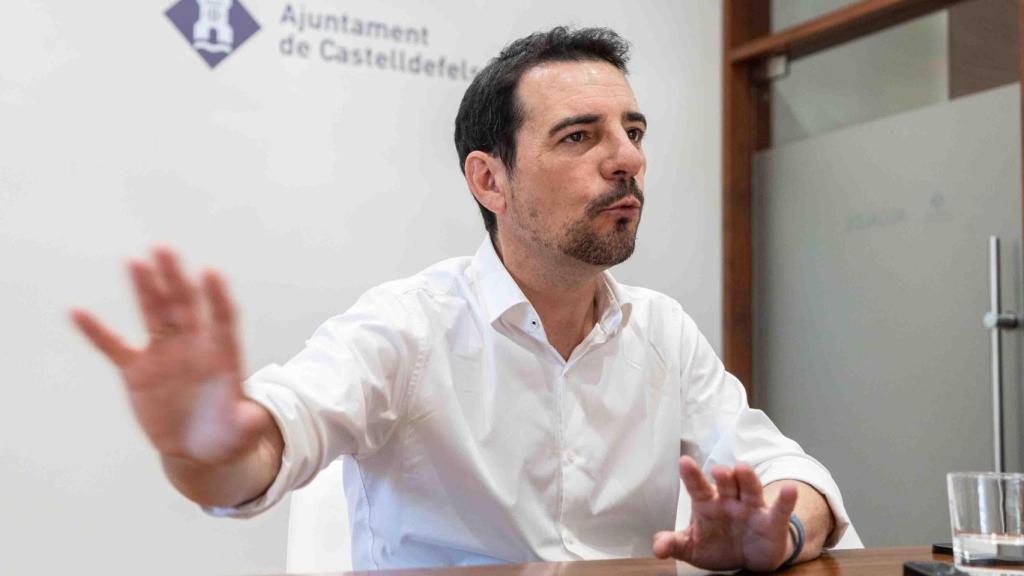 Manu Reyes durante la entrevista con Metrópoli