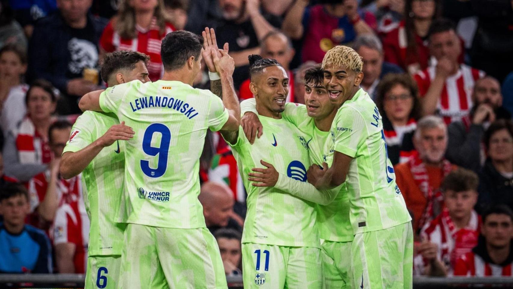 Los jugadores del Barça celebran la victoria contra el Athletic Club en San Mamés