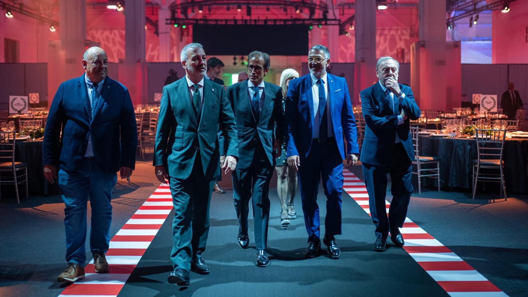 El alcalde de Barcelona, Jaume Collboni, Pau Relat (Fira) y el conseller Miquel Sàmper, junto a otras autoridades, antes del acto