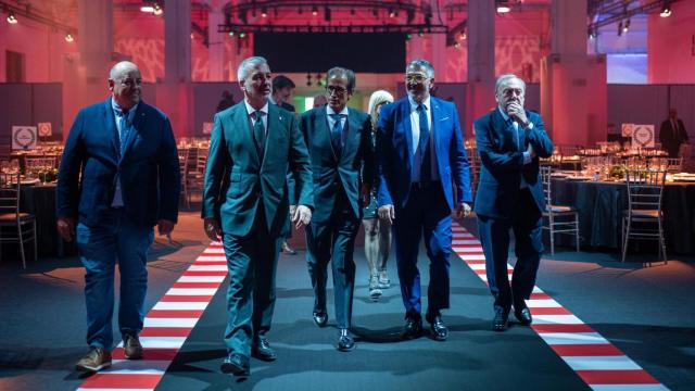 El alcalde de Barcelona, Jaume Collboni, Pau Relat (Fira) y el conseller Miquel Sàmper, junto a otras autoridades, antes del acto