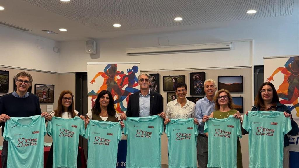 La alcaldesa Filo Cañete con regidores y organizadores de la cursa