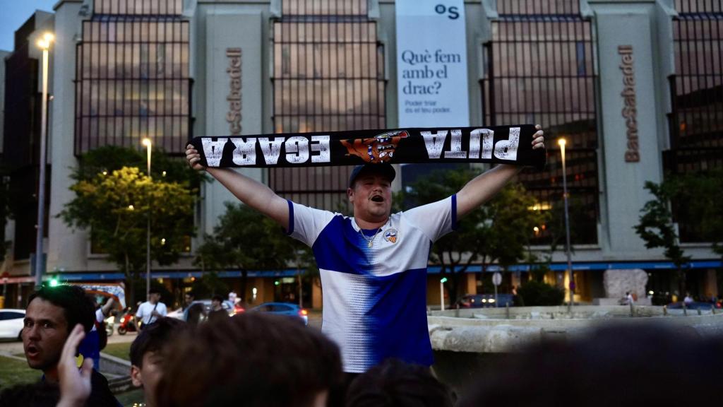 Aficionados del CE Sabadell celebran el ascenso del equipo