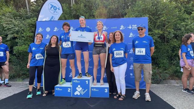 Podio femenino de la carrera, con Mireia Urrutia como ganadora